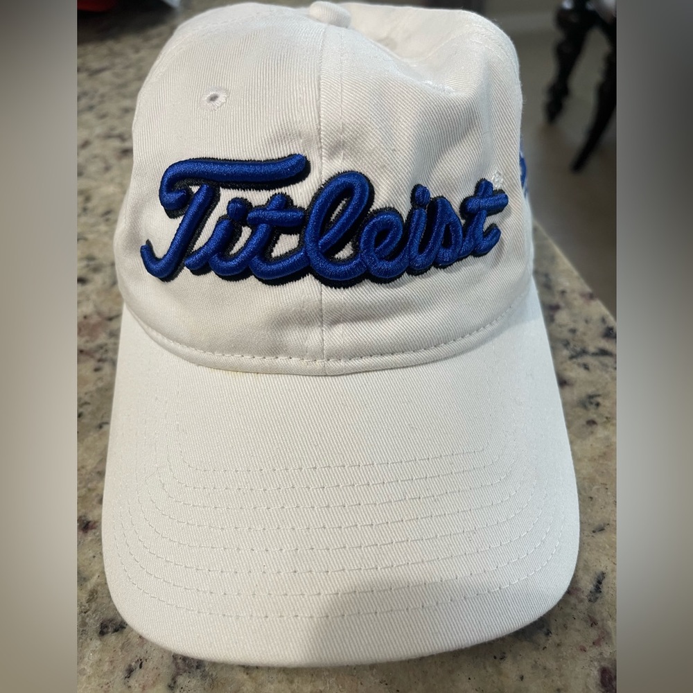 Titleist White & Blue Baseball Hat Size Medium-Large